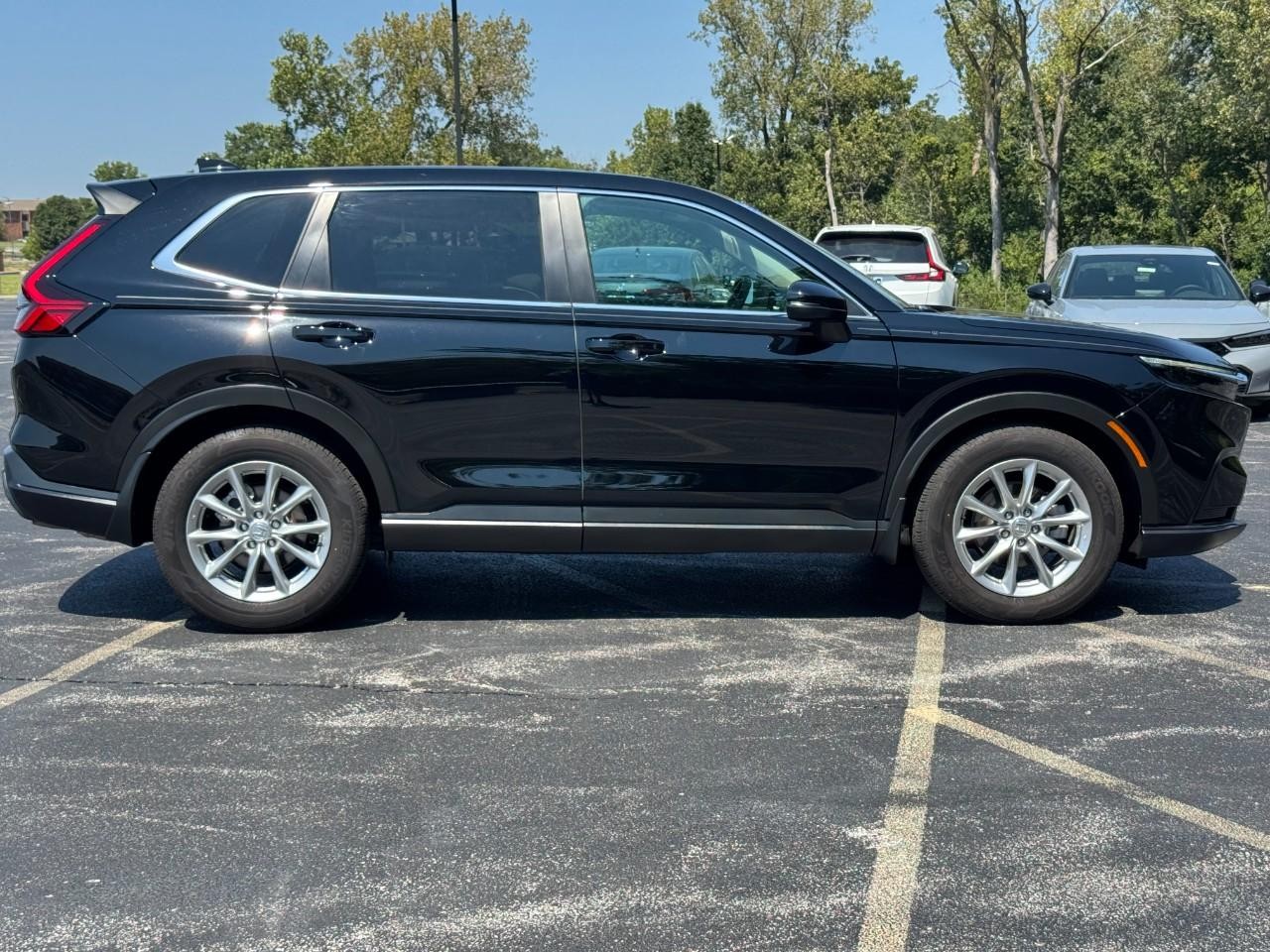 Honda CR-V Vehicle Full-screen Gallery Image 03