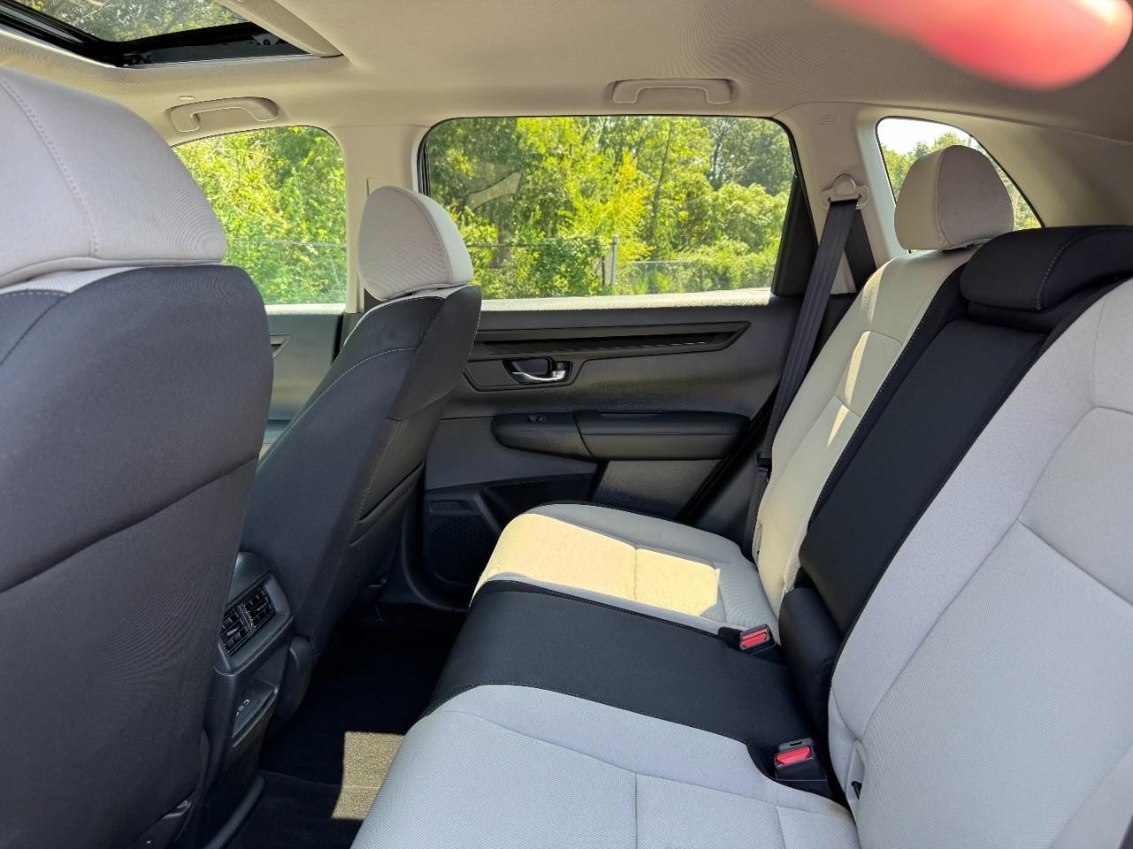 Honda CR-V Vehicle Full-screen Gallery Image 11