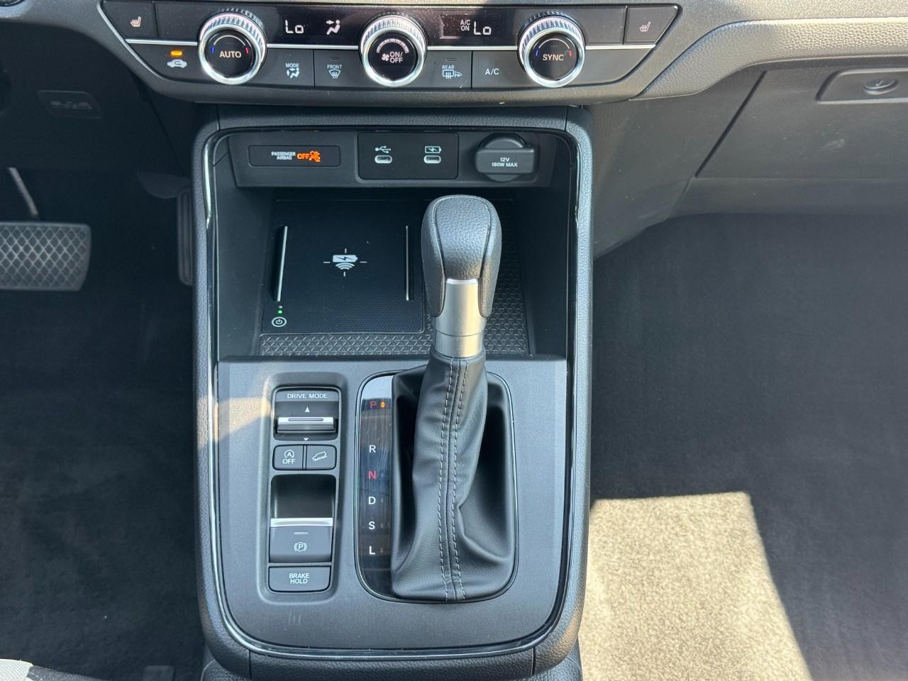 Honda CR-V Vehicle Full-screen Gallery Image 16