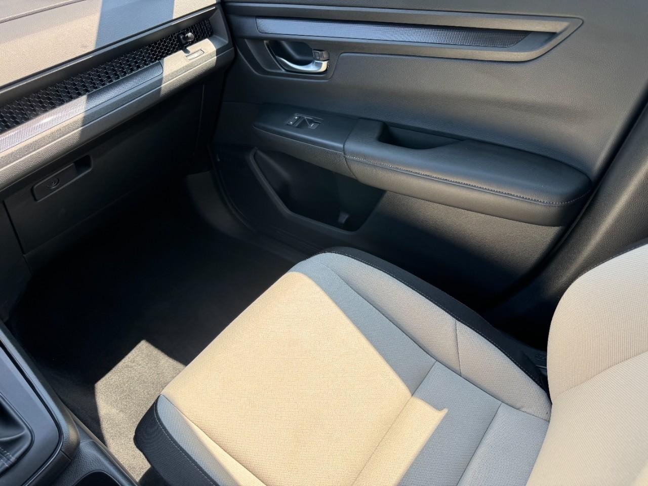 Honda CR-V Vehicle Full-screen Gallery Image 17