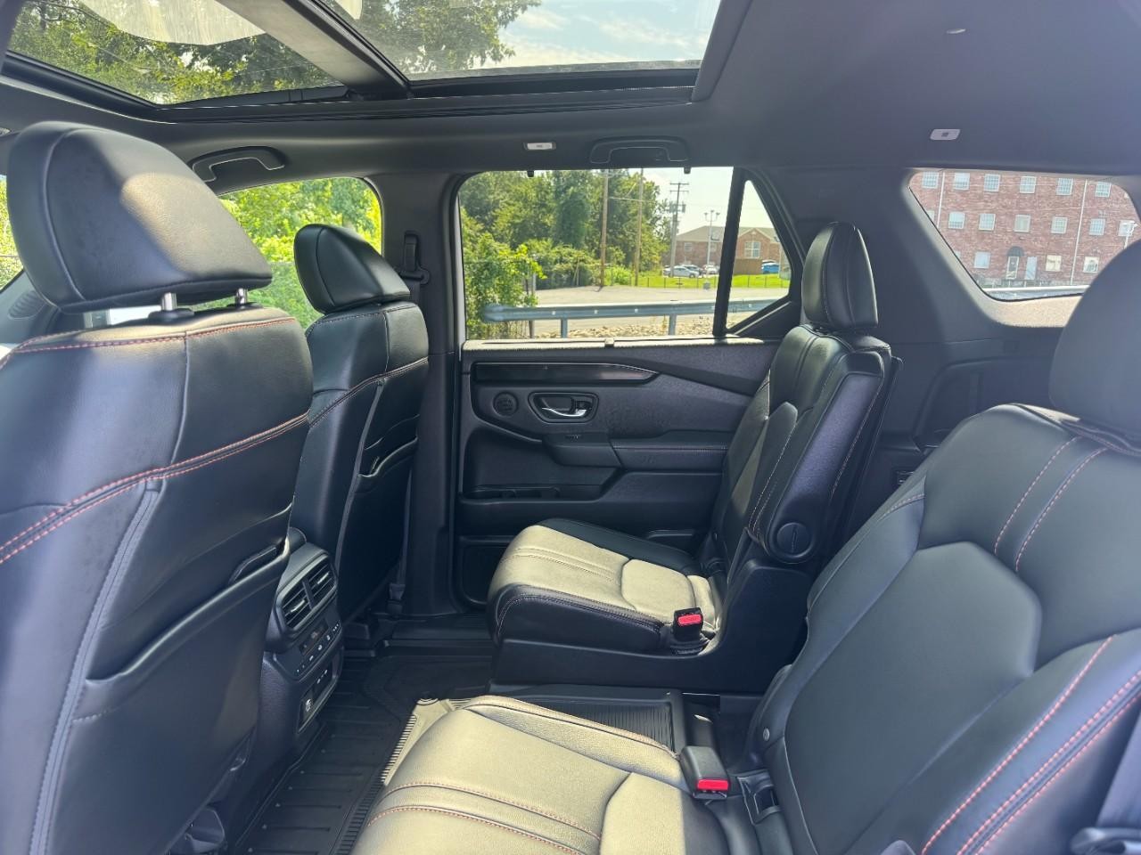 Honda Pilot Vehicle Full-screen Gallery Image 12