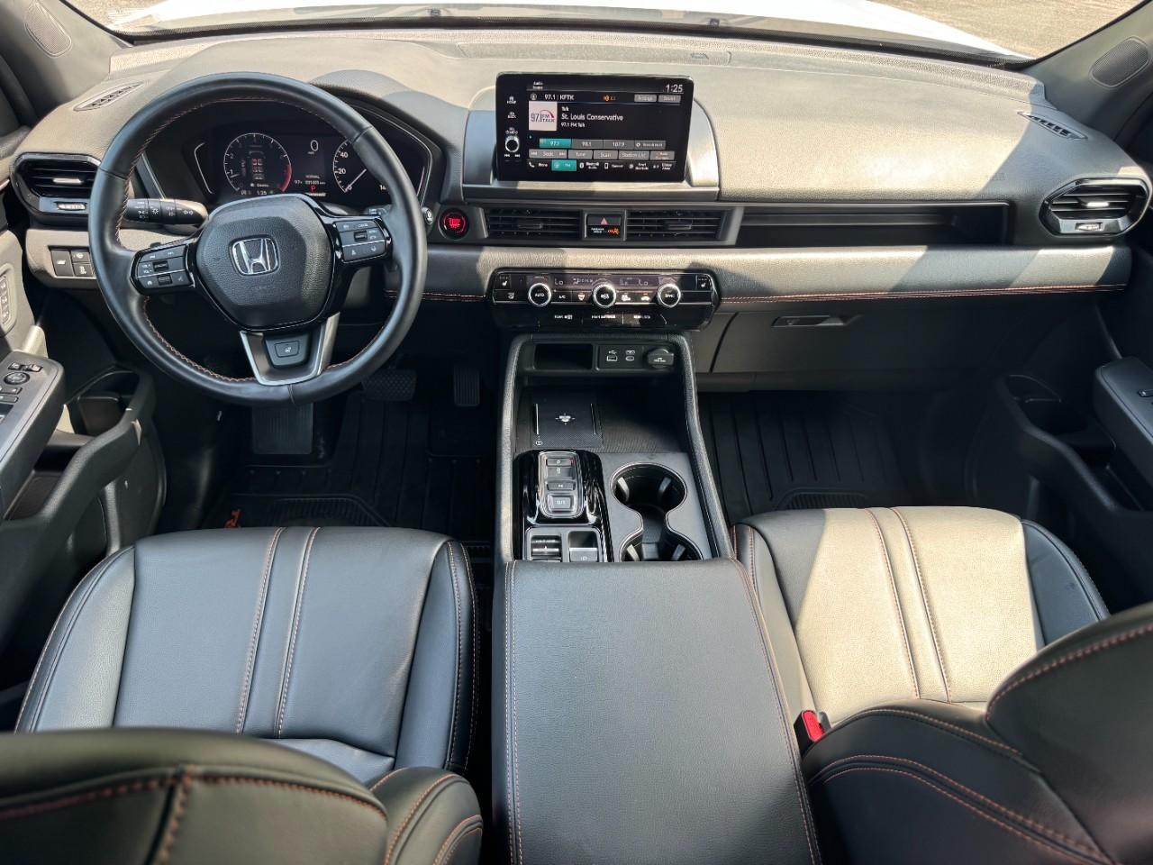 Honda Pilot Vehicle Full-screen Gallery Image 15