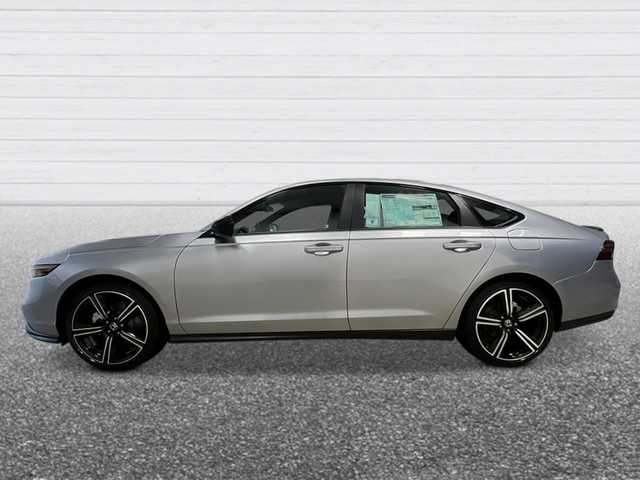 Honda Accord Hybrid Vehicle Full-screen Gallery Image 03
