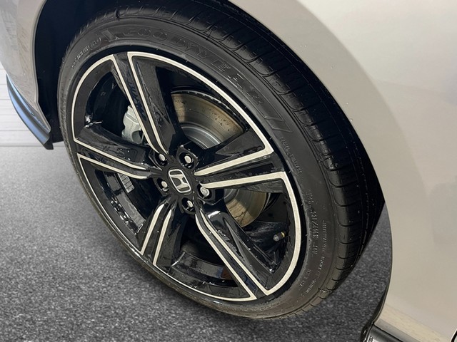 Honda Accord Hybrid Vehicle Full-screen Gallery Image 12