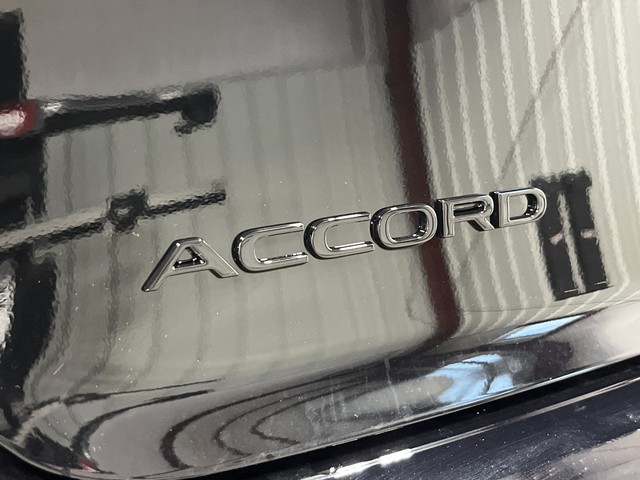 Honda Accord Hybrid Vehicle Full-screen Gallery Image 07