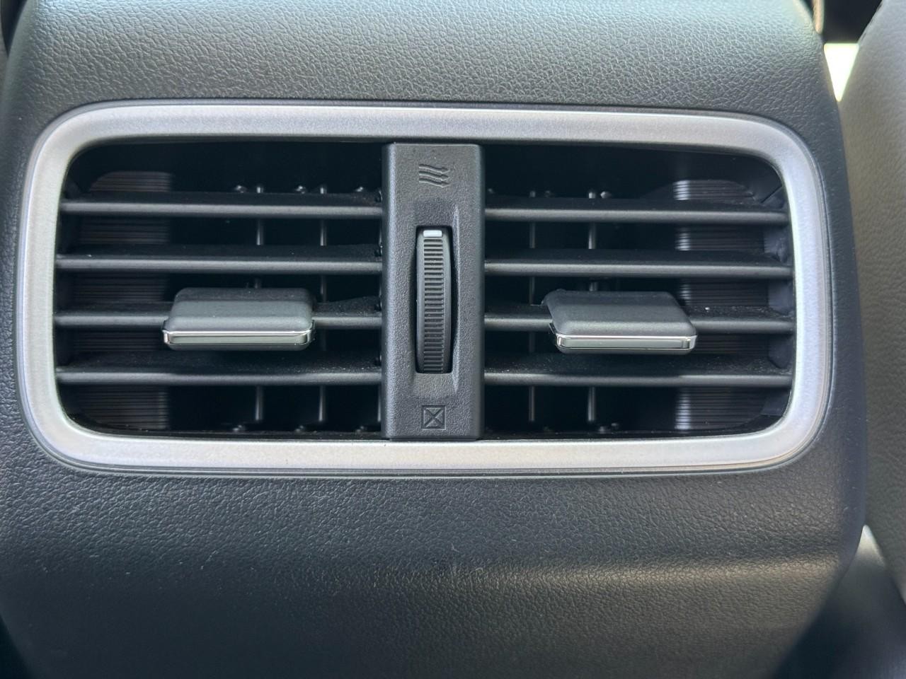 Honda CR-V Vehicle Full-screen Gallery Image 12