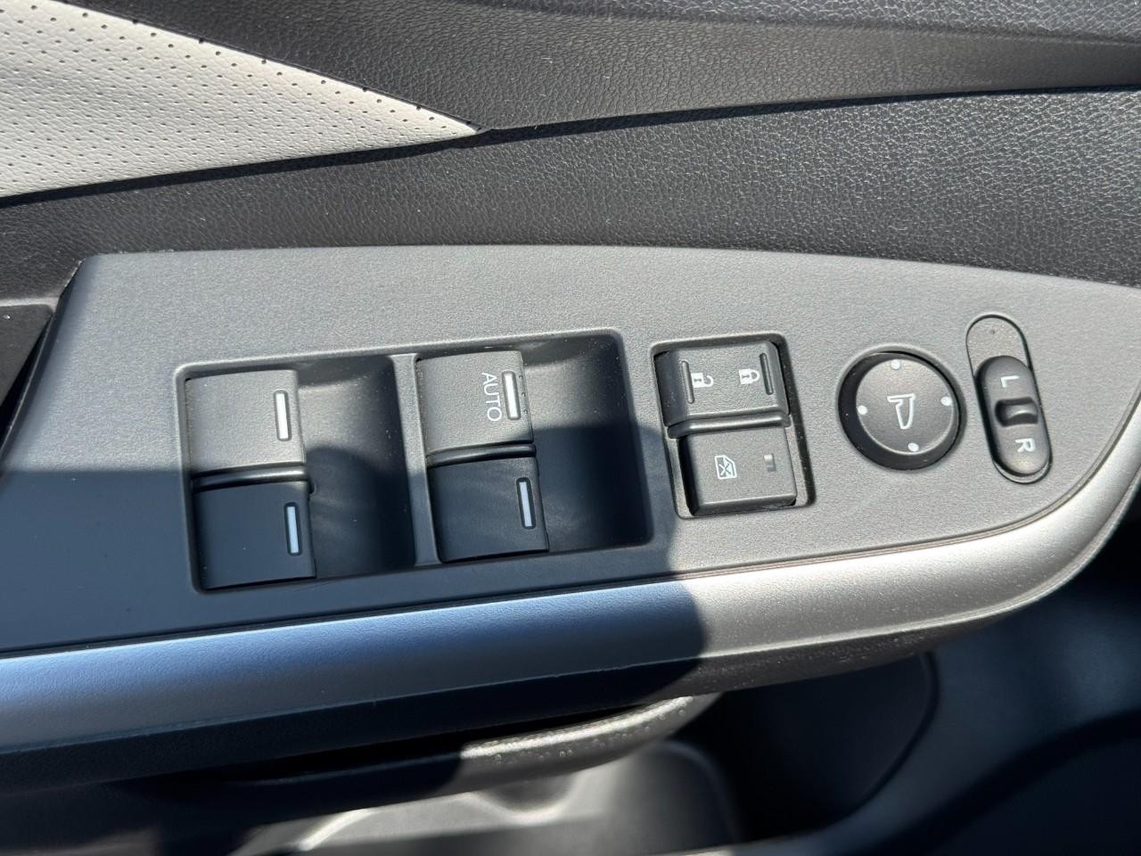 Honda CR-V Vehicle Full-screen Gallery Image 19