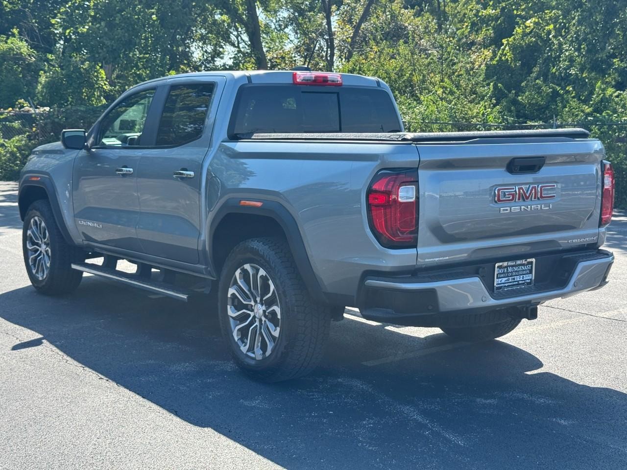 GMC Canyon Vehicle Full-screen Gallery Image 07