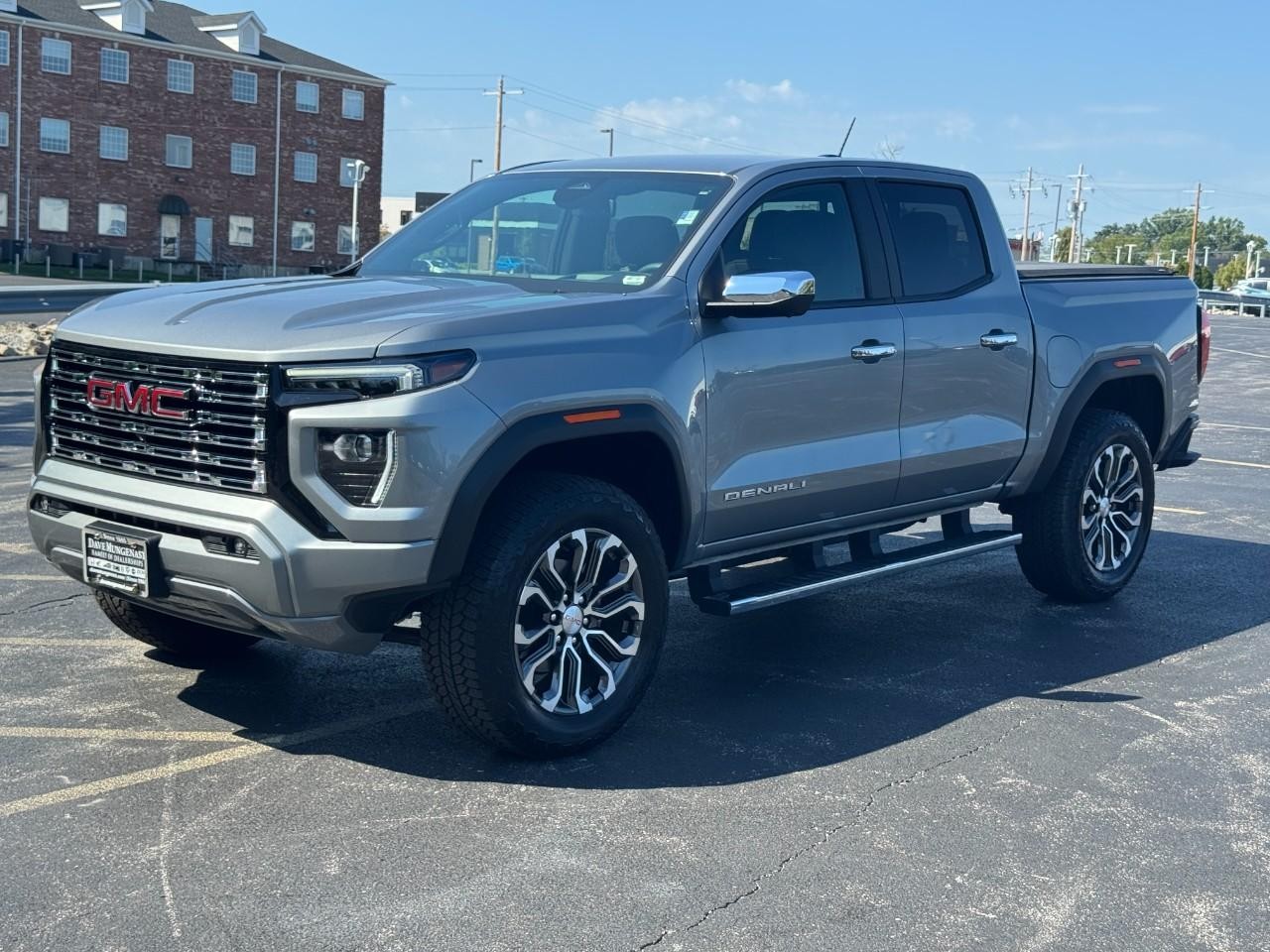 GMC Canyon Vehicle Full-screen Gallery Image 09