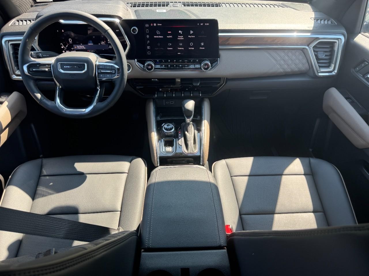 GMC Canyon Vehicle Full-screen Gallery Image 12