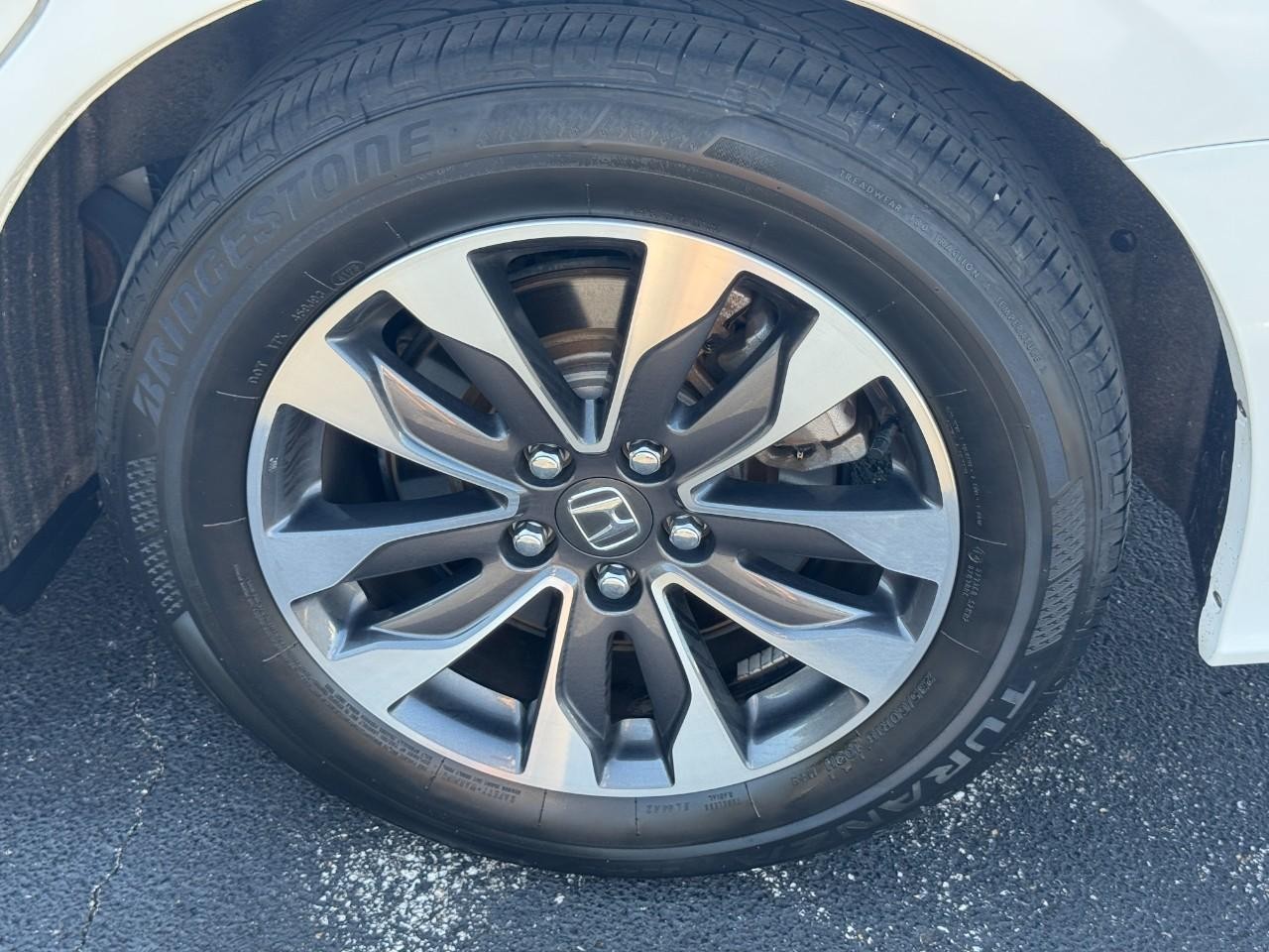 Honda Odyssey Vehicle Full-screen Gallery Image 08