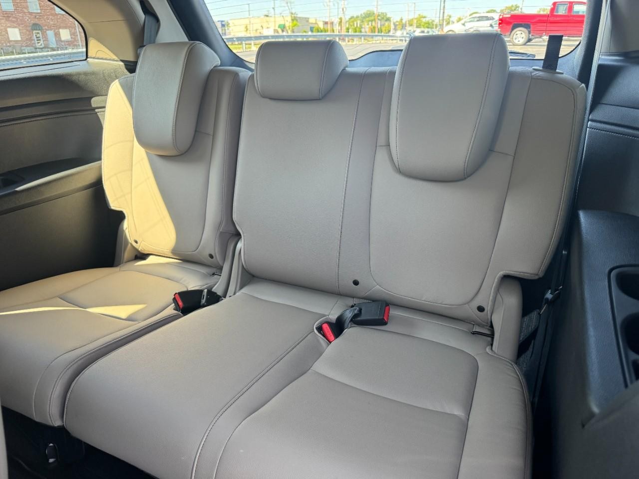 Honda Odyssey Vehicle Full-screen Gallery Image 12