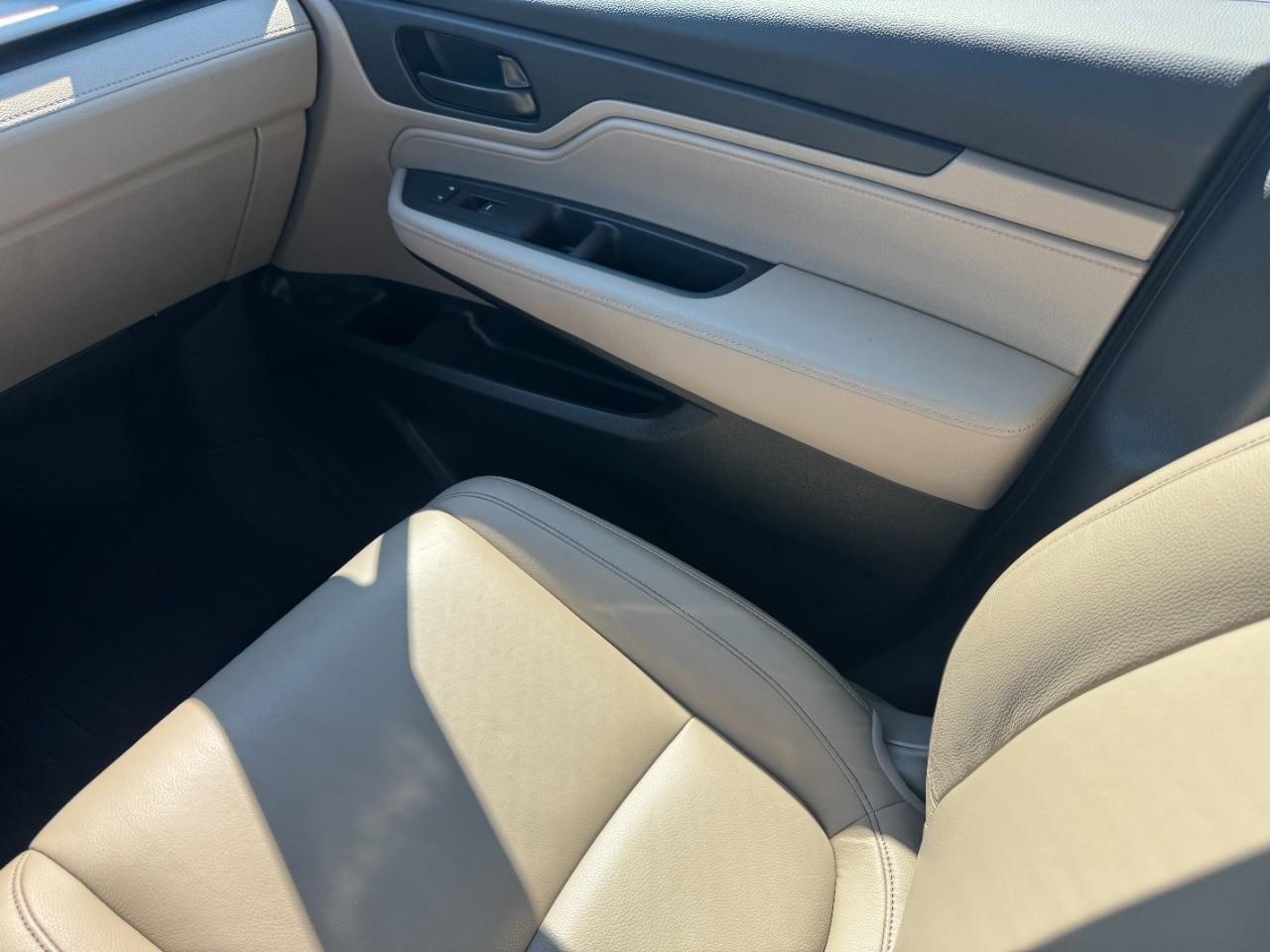 Honda Odyssey Vehicle Full-screen Gallery Image 16