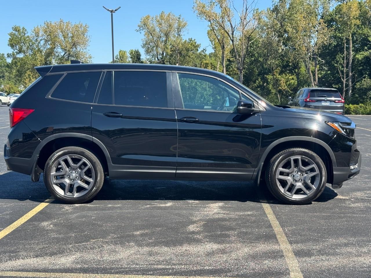 Honda Passport Vehicle Full-screen Gallery Image 03