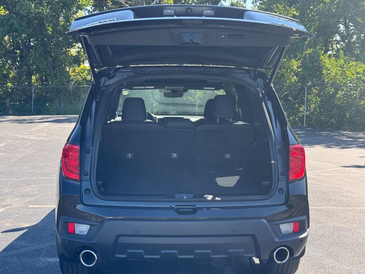 Honda Passport Vehicle Full-screen Gallery Image 05