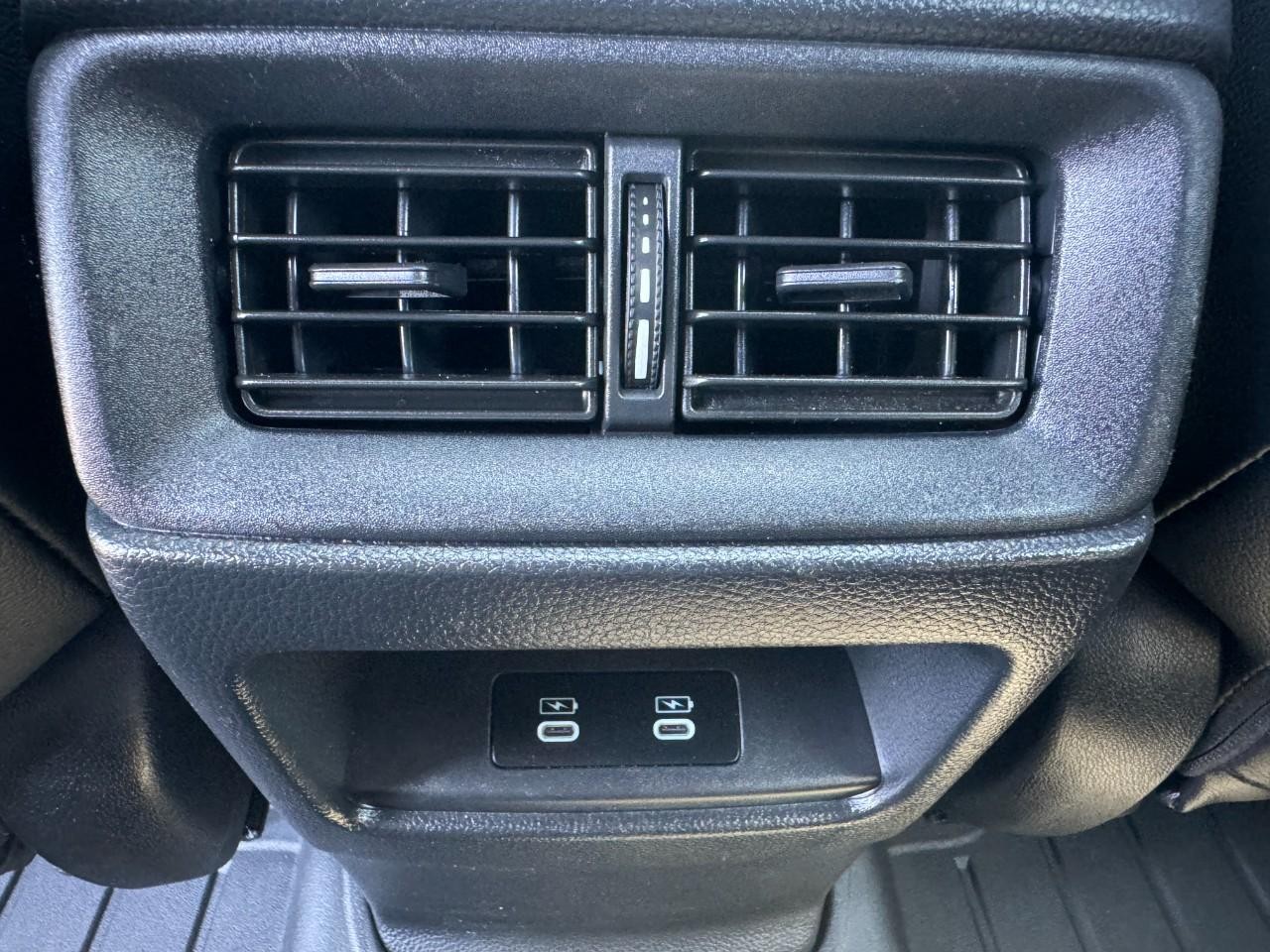 Honda CR-V Hybrid Vehicle Full-screen Gallery Image 13