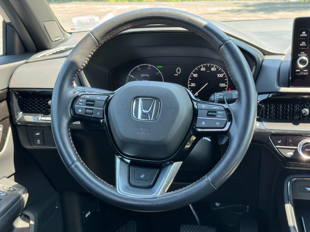 Honda CR-V Hybrid Vehicle Full-screen Gallery Image 15