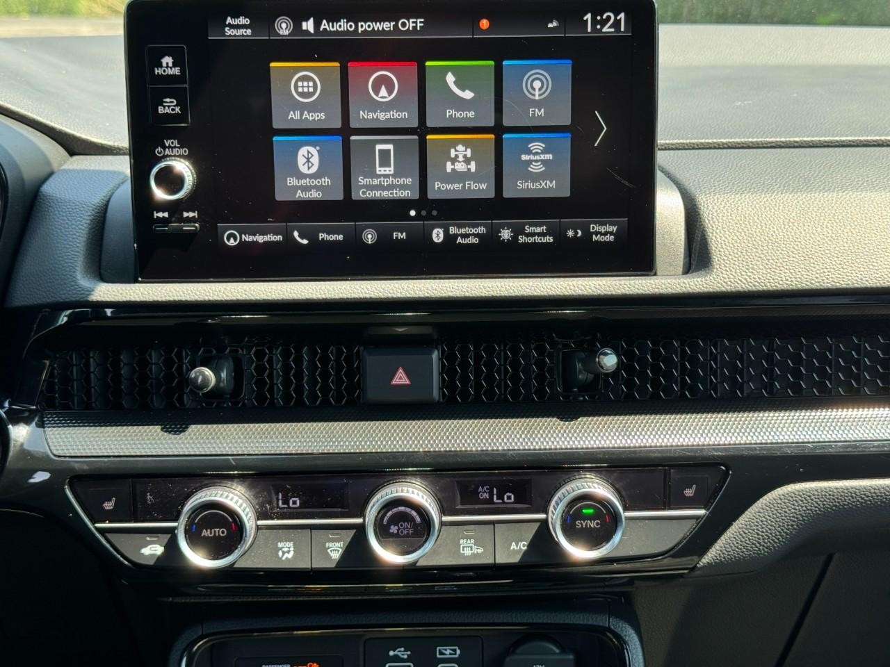 Honda CR-V Hybrid Vehicle Full-screen Gallery Image 16