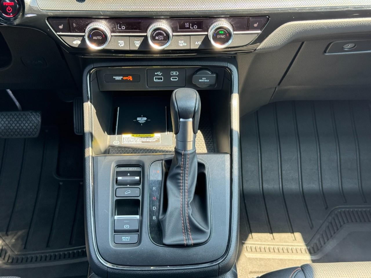 Honda CR-V Hybrid Vehicle Full-screen Gallery Image 17