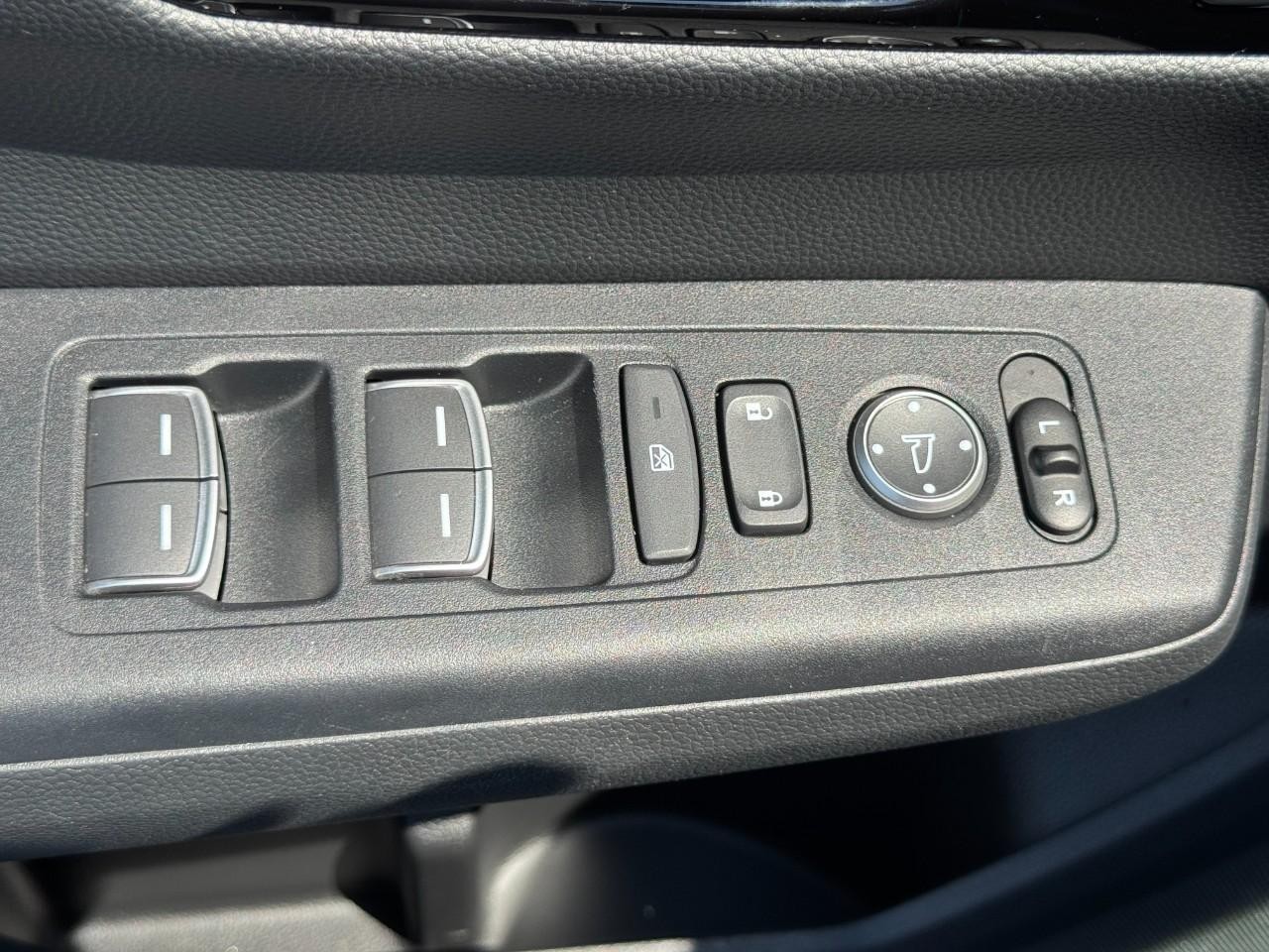 Honda CR-V Hybrid Vehicle Full-screen Gallery Image 20