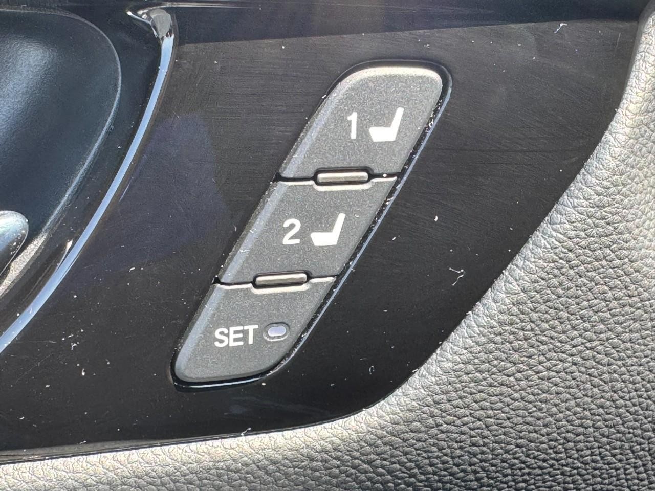 Honda CR-V Hybrid Vehicle Full-screen Gallery Image 21
