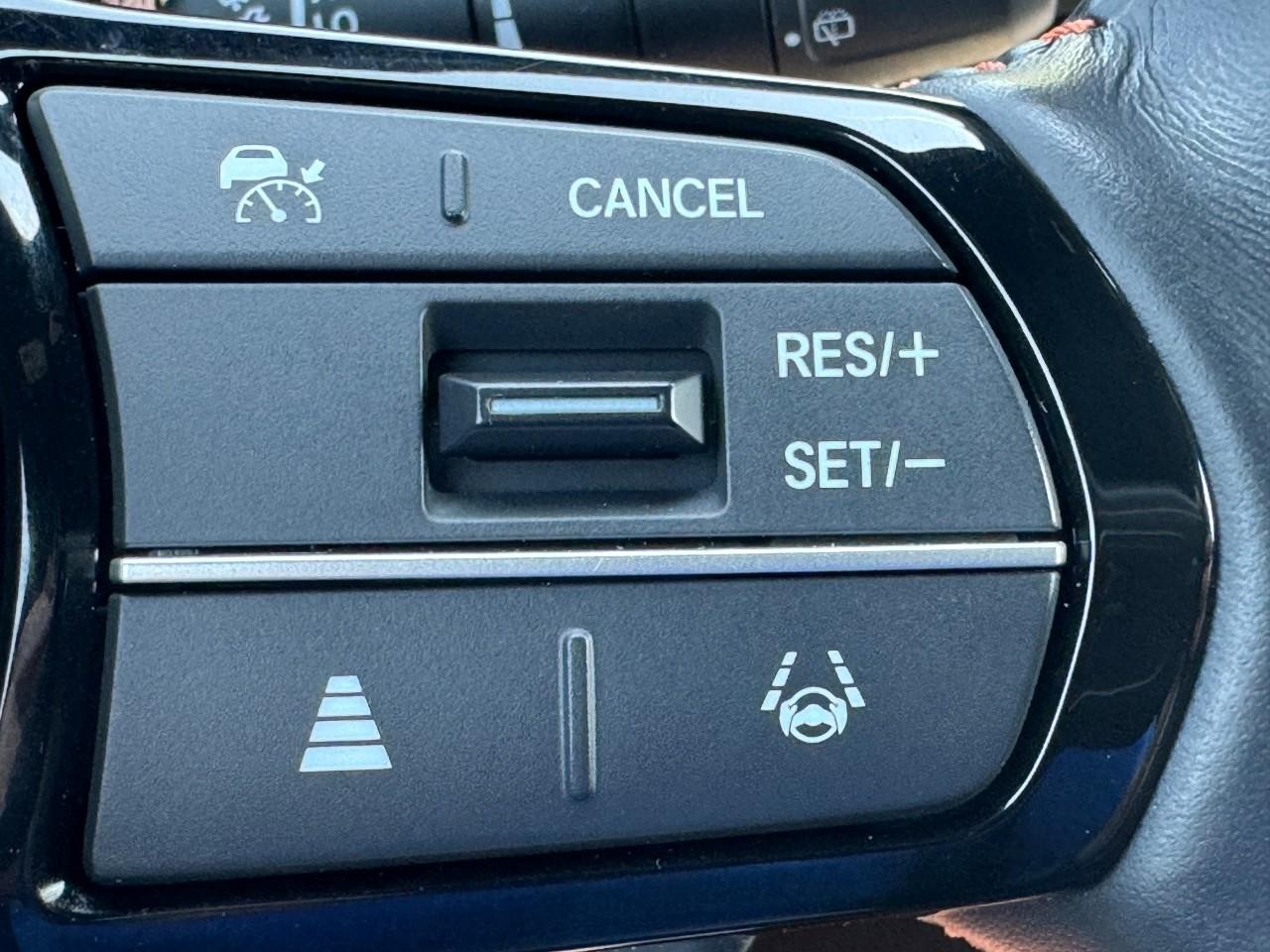 Honda CR-V Hybrid Vehicle Full-screen Gallery Image 23