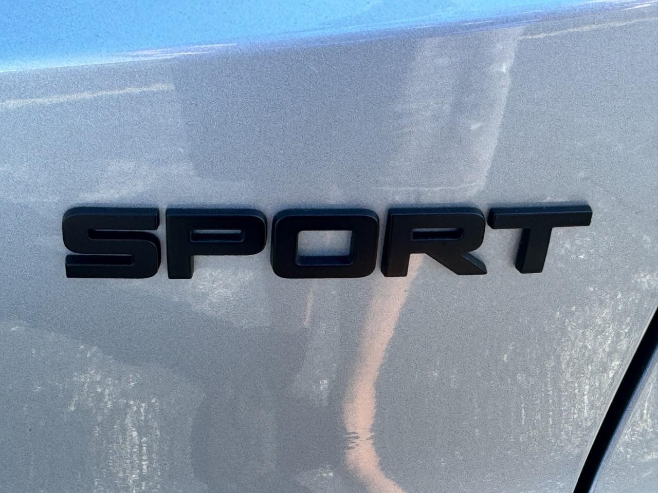 Honda CR-V Hybrid Vehicle Full-screen Gallery Image 05