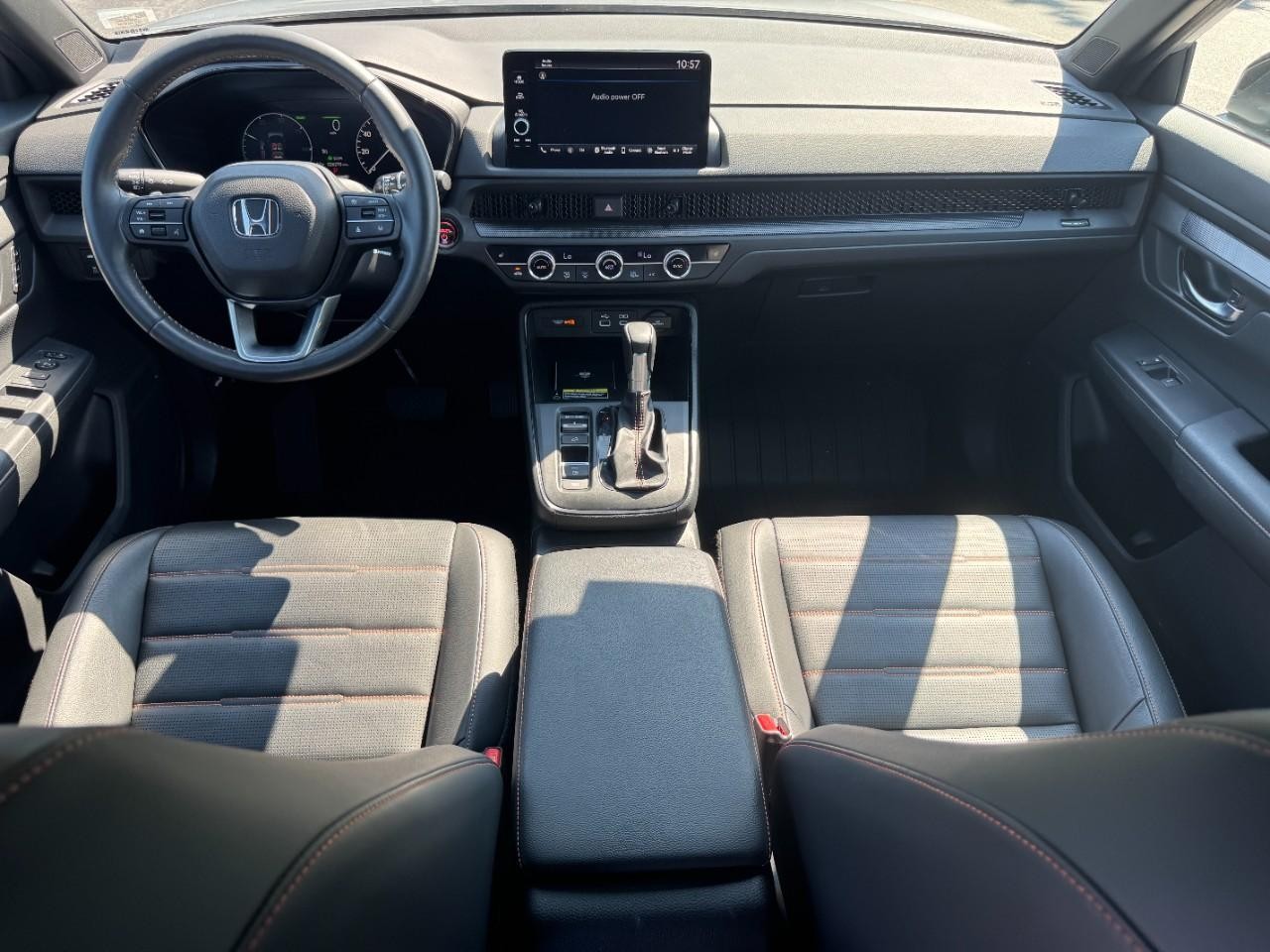 Honda CR-V Hybrid Vehicle Full-screen Gallery Image 14