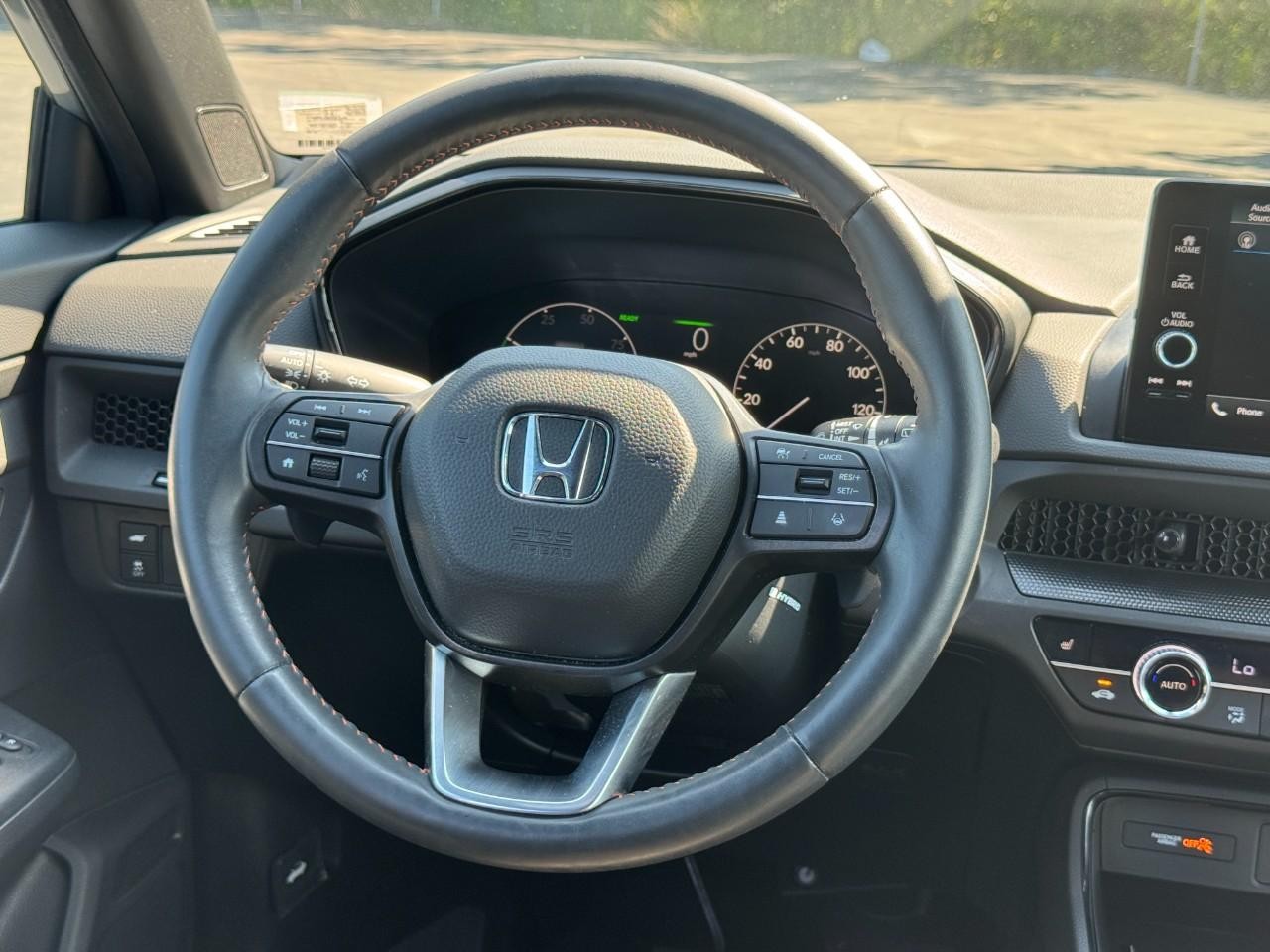 Honda CR-V Hybrid Vehicle Full-screen Gallery Image 15