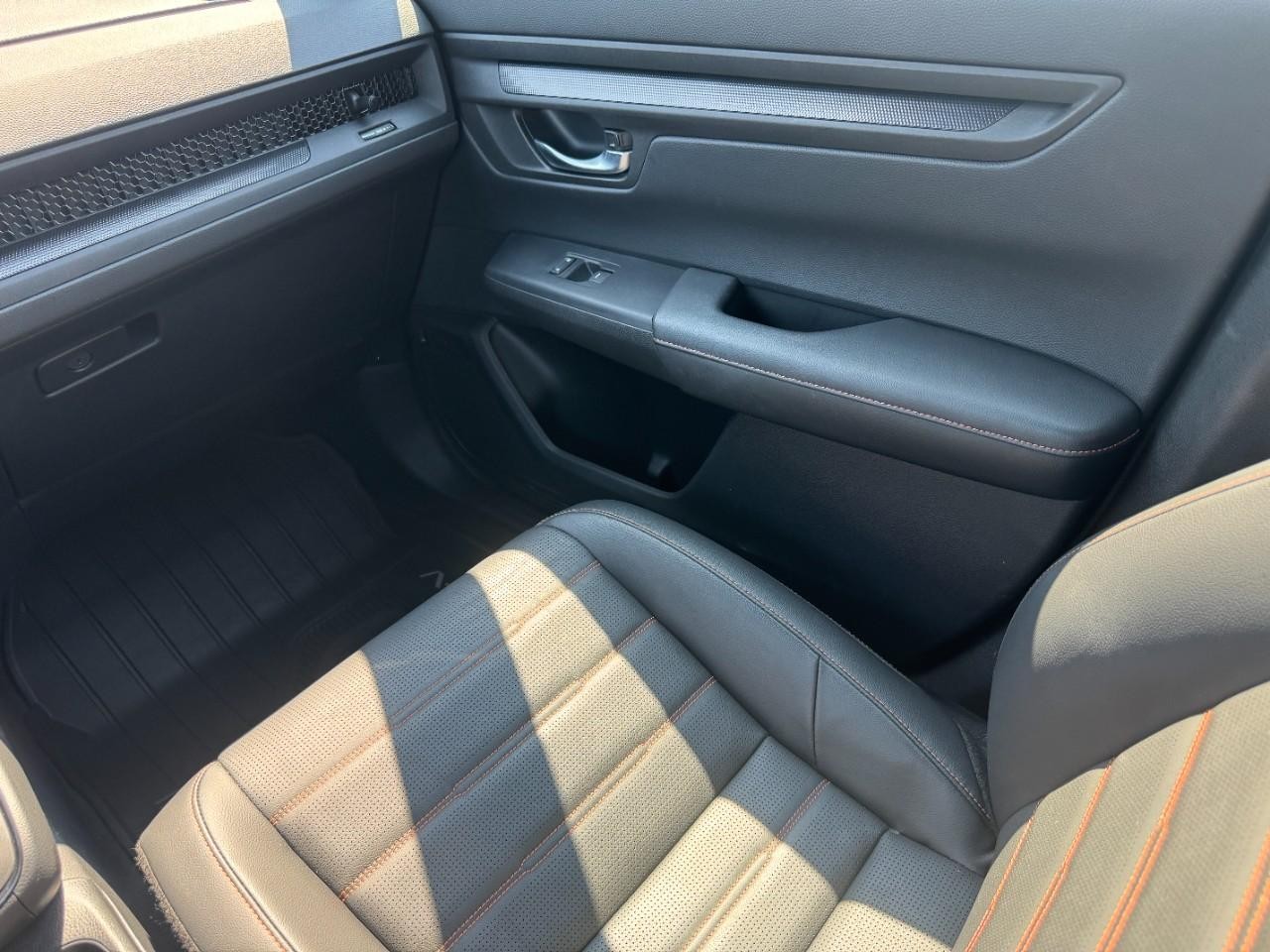 Honda CR-V Hybrid Vehicle Full-screen Gallery Image 18