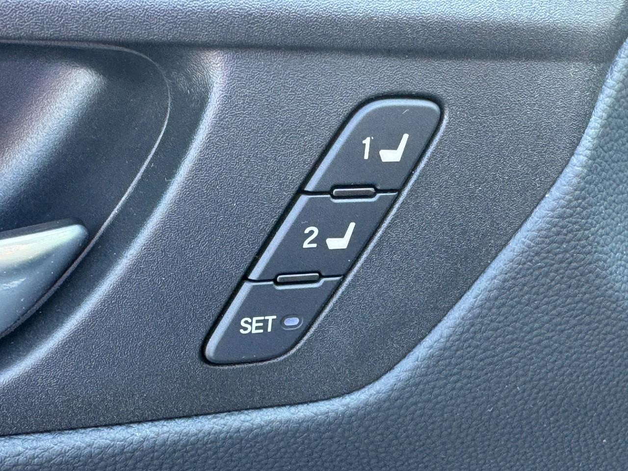 Honda CR-V Hybrid Vehicle Full-screen Gallery Image 21