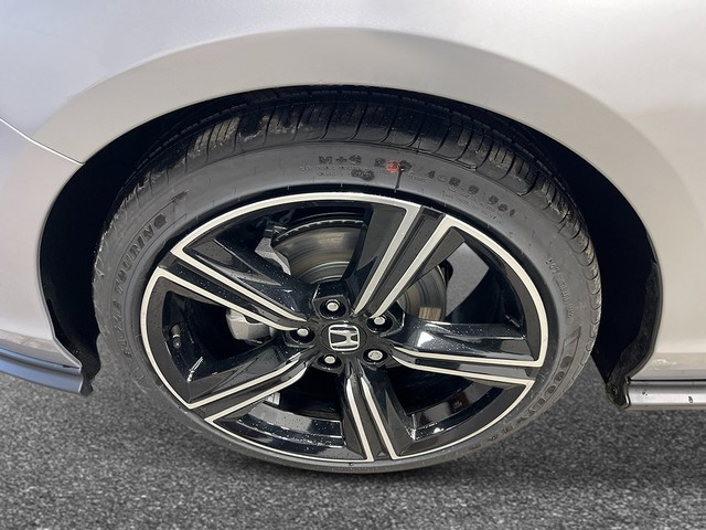 Honda Accord Sedan Vehicle Full-screen Gallery Image 11