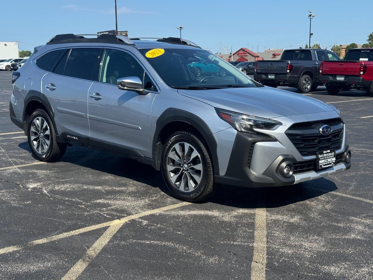 Subaru Outback Vehicle Full-screen Gallery Image 02
