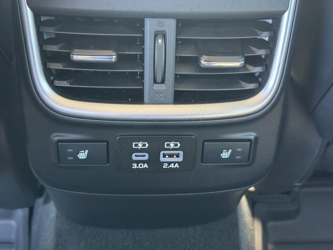 Subaru Outback Vehicle Full-screen Gallery Image 13