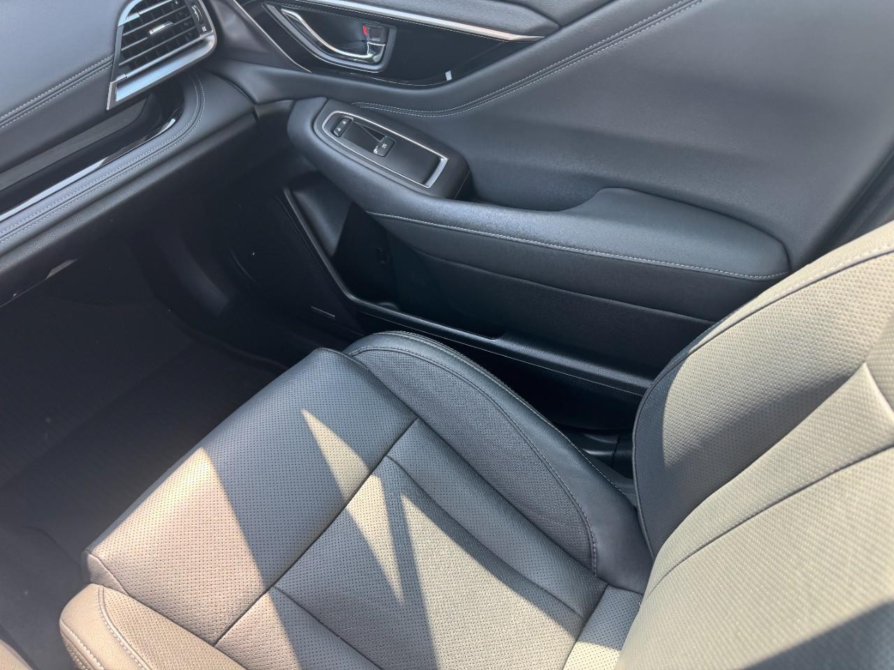 Subaru Outback Vehicle Full-screen Gallery Image 18