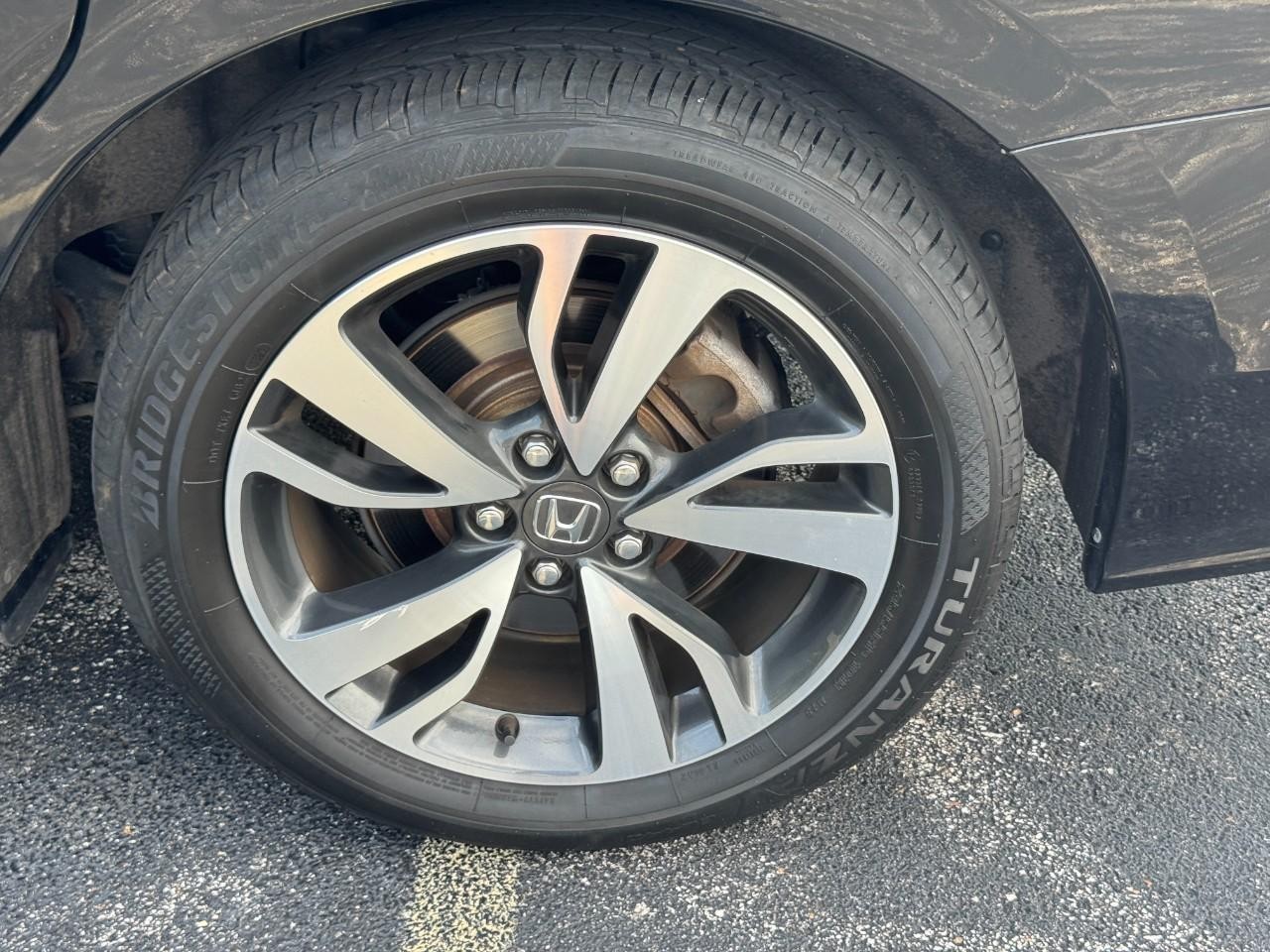 Honda Odyssey Vehicle Full-screen Gallery Image 09