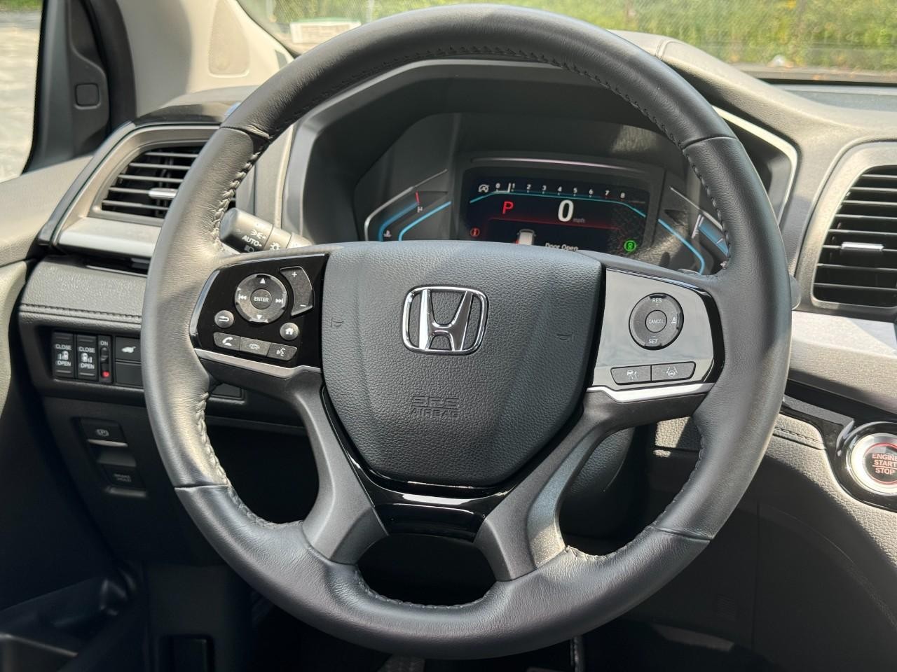 Honda Odyssey Vehicle Full-screen Gallery Image 15