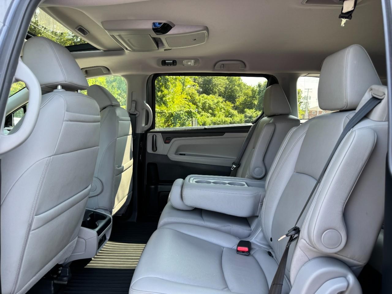 Honda Odyssey Vehicle Full-screen Gallery Image 12