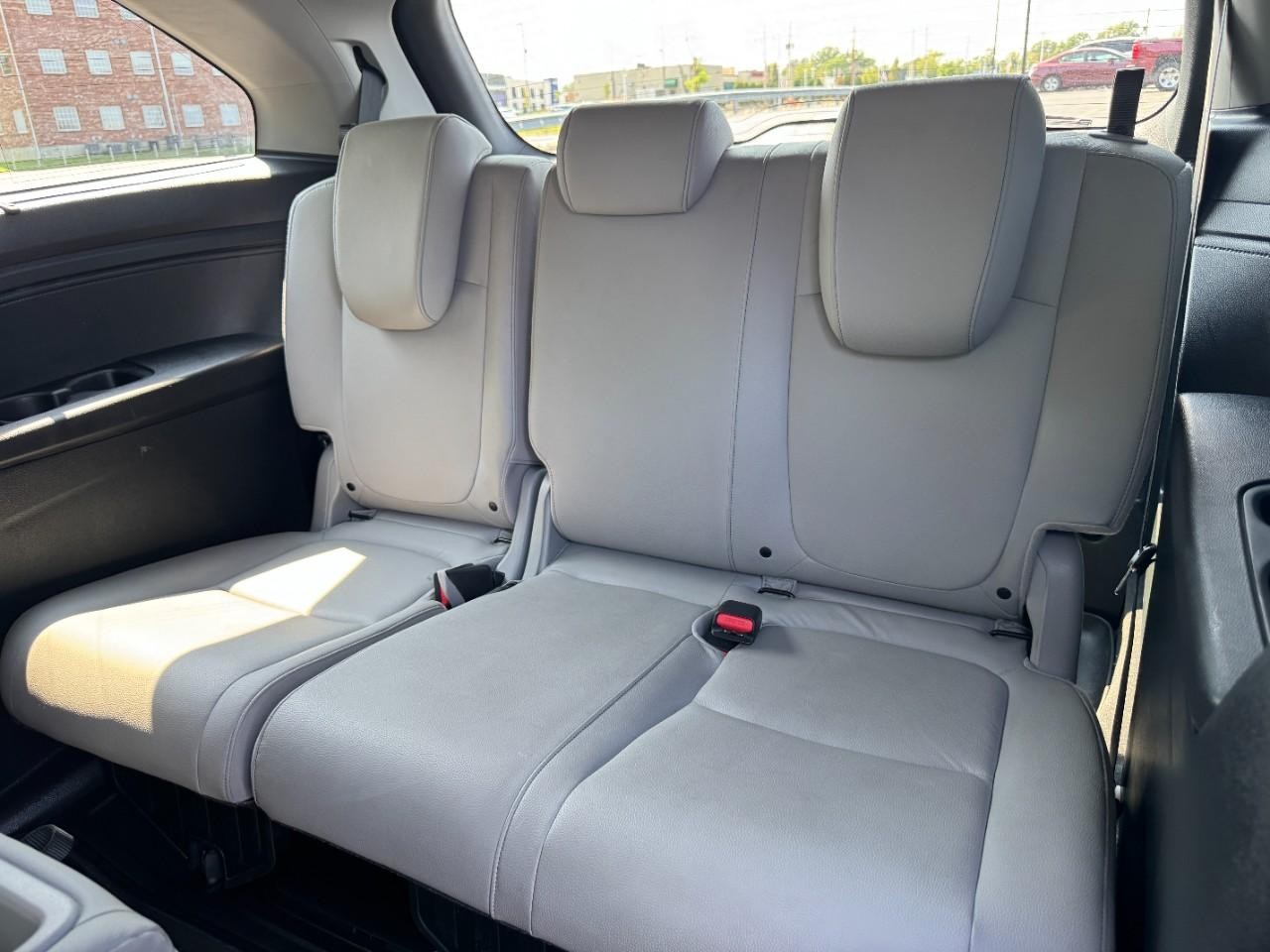 Honda Odyssey Vehicle Full-screen Gallery Image 13