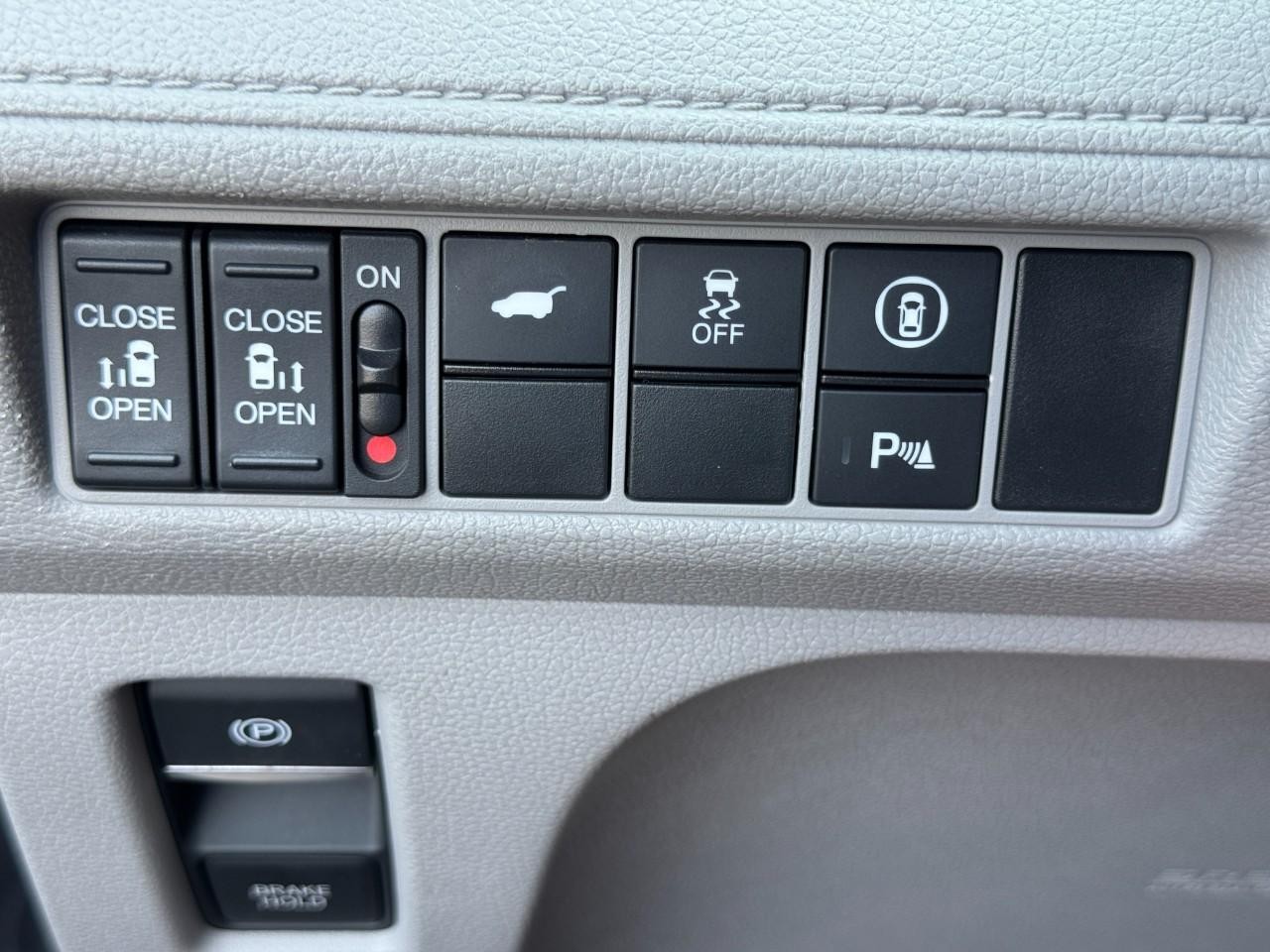 Honda Odyssey Vehicle Full-screen Gallery Image 23