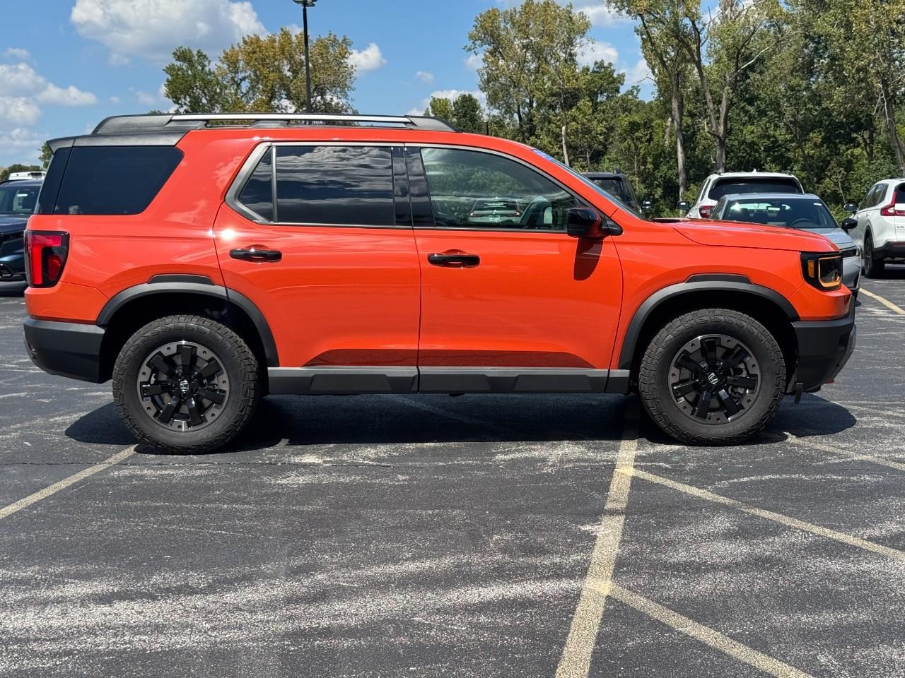 Honda Passport Vehicle Full-screen Gallery Image 03