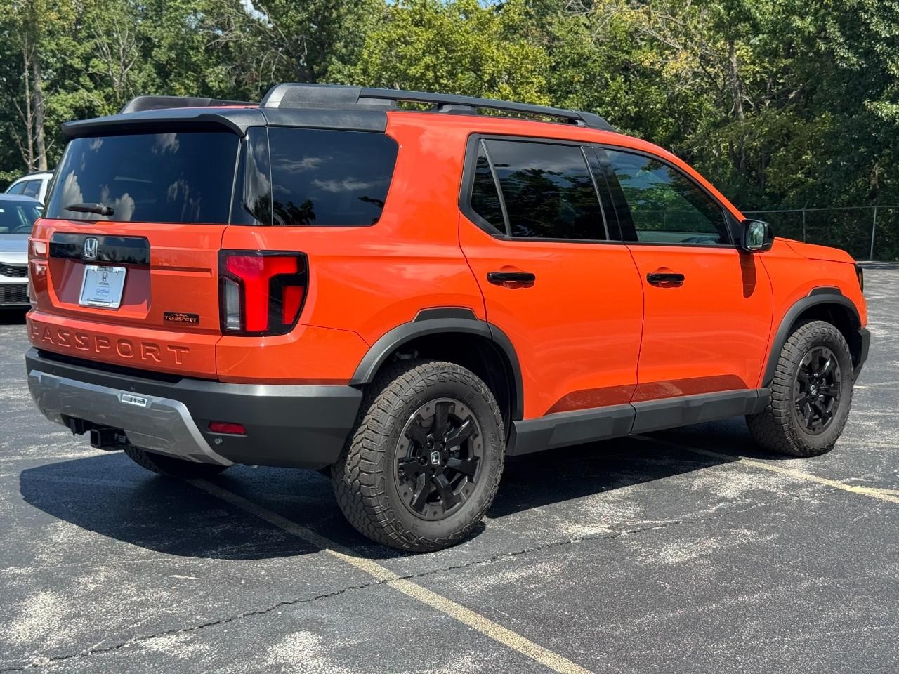 Honda Passport Vehicle Full-screen Gallery Image 04