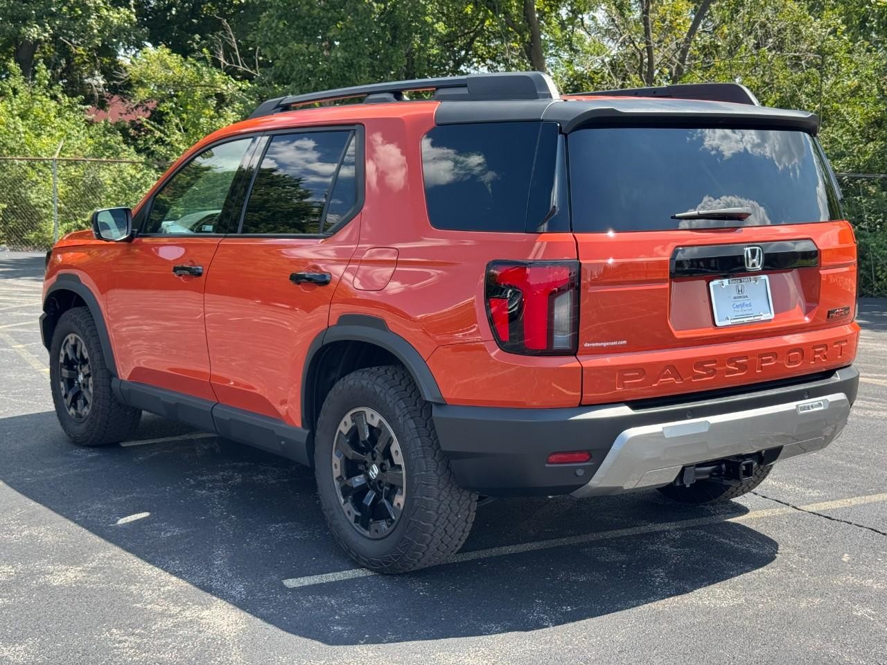 Honda Passport Vehicle Full-screen Gallery Image 08