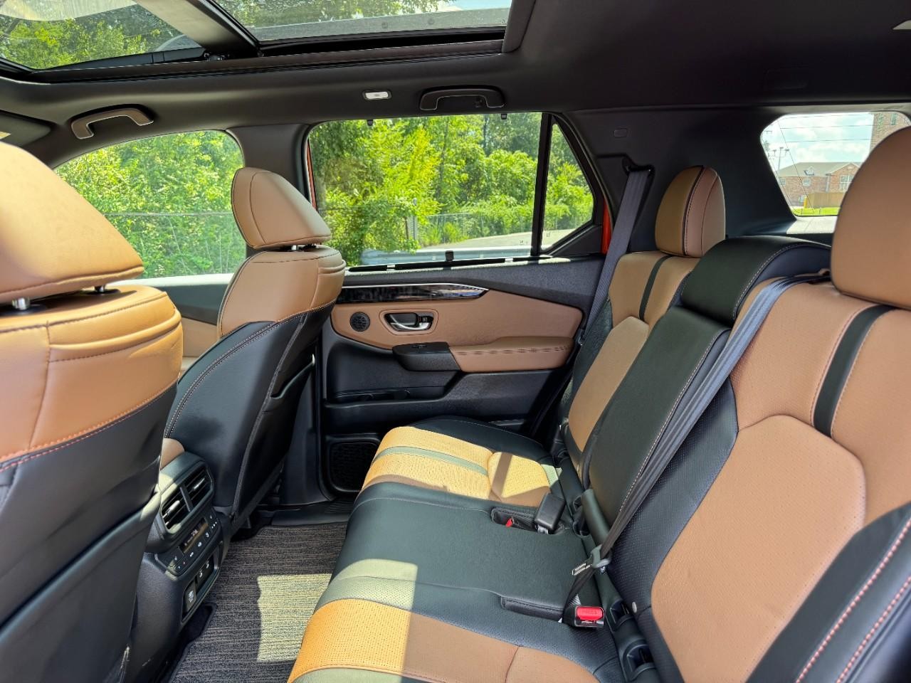 Honda Passport Vehicle Full-screen Gallery Image 12