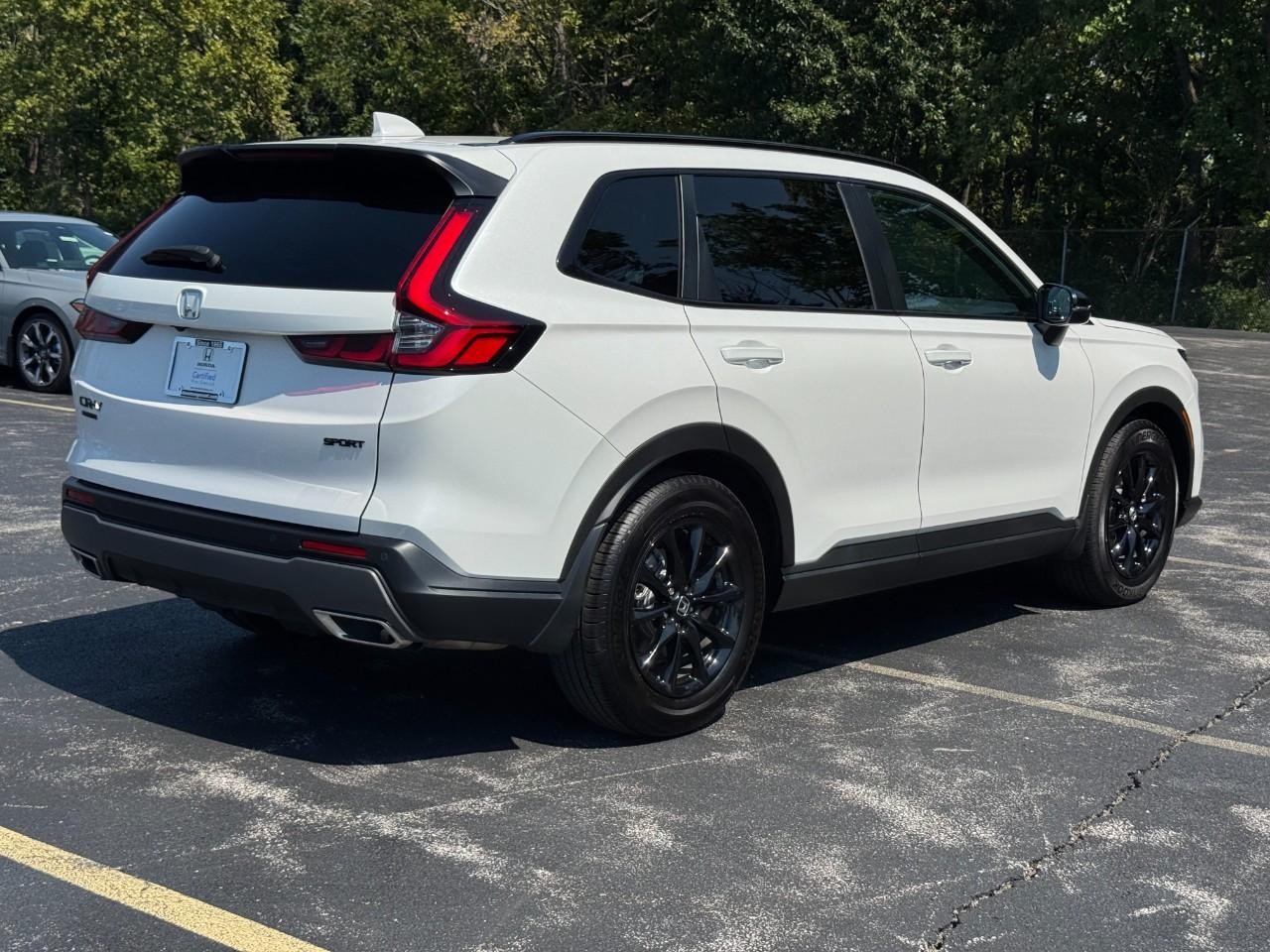 Honda CR-V Hybrid Vehicle Full-screen Gallery Image 04