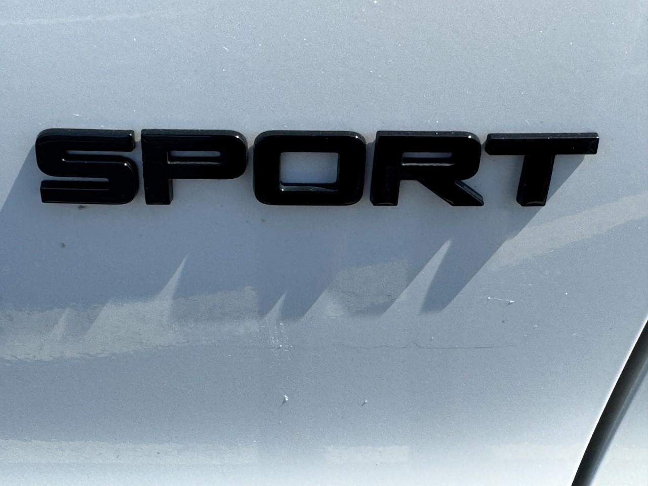 Honda CR-V Hybrid Vehicle Full-screen Gallery Image 05