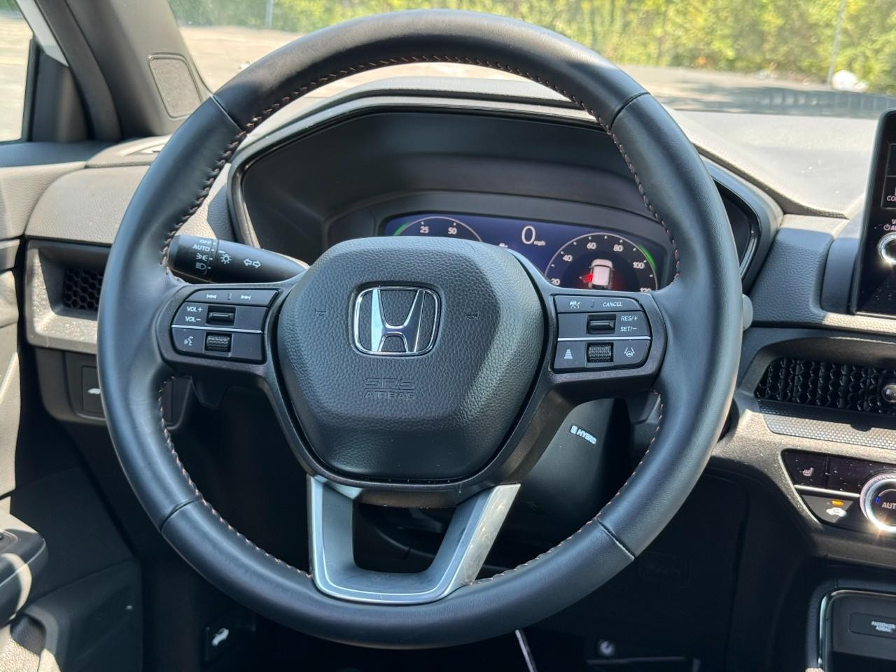Honda CR-V Hybrid Vehicle Full-screen Gallery Image 15