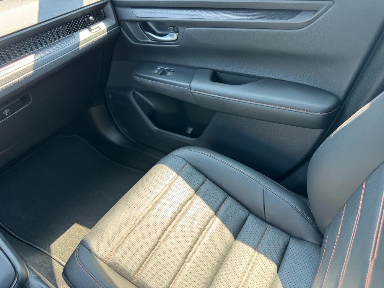 Honda CR-V Hybrid Vehicle Full-screen Gallery Image 18