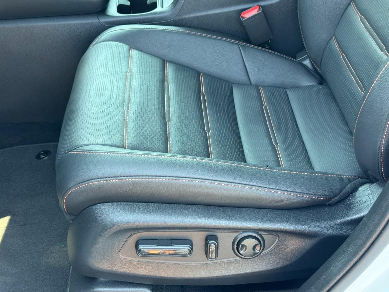 Honda CR-V Hybrid Vehicle Full-screen Gallery Image 19