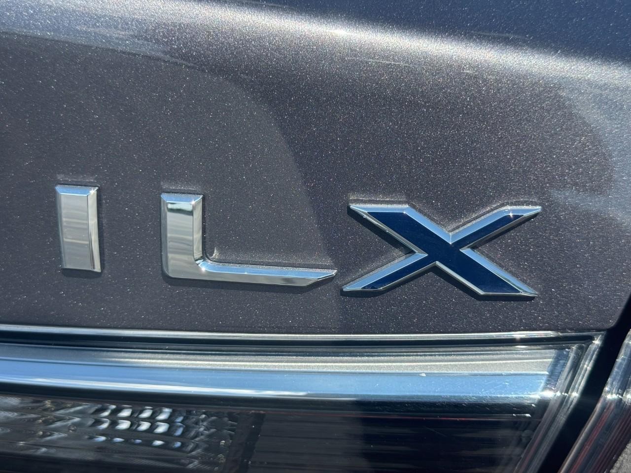 Acura ILX Vehicle Full-screen Gallery Image 05